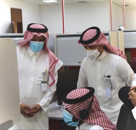 المهندس باخشوين يلتقي بموظفي مركز الاتصال الموحد في فرع الوزارة بمنطقة مكة المكرمة